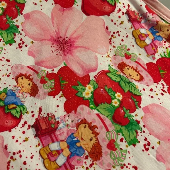 Strawberry Shortcake Bamboo Blanket - Picture 4 of 5